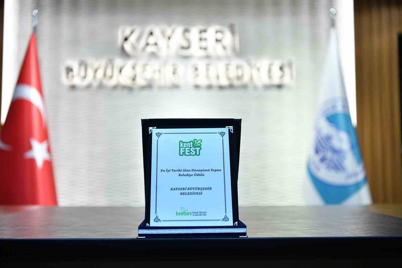 KAYSERİ BÜYÜKŞEHİR BELEDİYESİ’NİN SURİÇİ CAMİKEBİR KENTSEL DÖNÜŞÜM PROJESİ, KENTFEST 2025’TE 'EN...