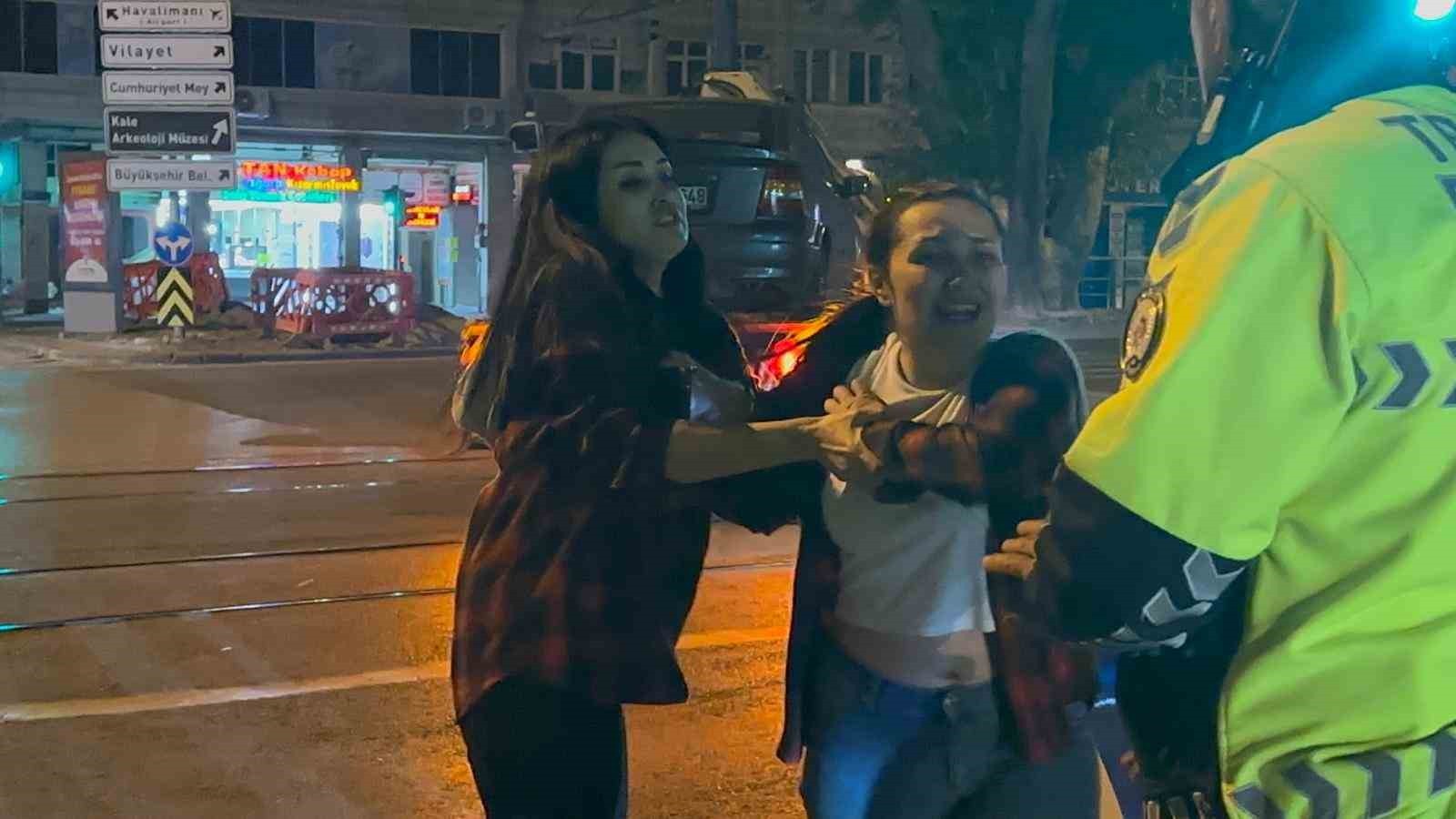 KAYSERİ’DE ALKOLLÜ YOLCU; ALKOLLÜ ARAÇ KULLANAN ARKADAŞI İFADEYE GİDİNCE POLİS EKİPLERİNE ZOR...