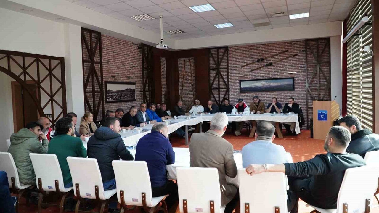 KAYSERİ ERCİYES A.Ş. YÖNETİMİ, SEZON ÖNCESİ DEĞERLENDİRME TOPLANTISINDA ERCİYES’TE FAALİYET...