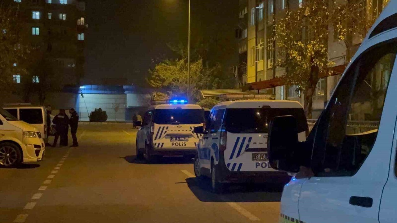 KAYSERİ’NİN KOCASİNAN İLÇESİNDE ARALARINDA 1 YAŞ BULUNAN ABLA-KARDEŞ 3 GÜN ARAYLA AYNI YERDEN...