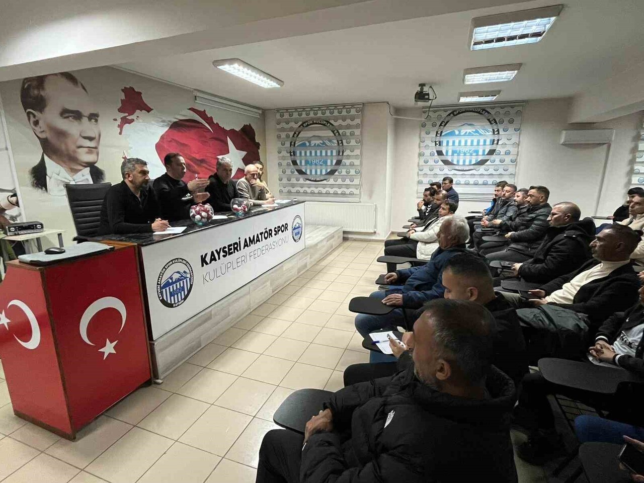 KAYSERİ U14 LİGİ 2025-2026 SEZONU FİKSTÜR ÇEKİMİ YAPILDI. SEZONDA 4 GRUPTA 35 TAKIM MÜCADELE...