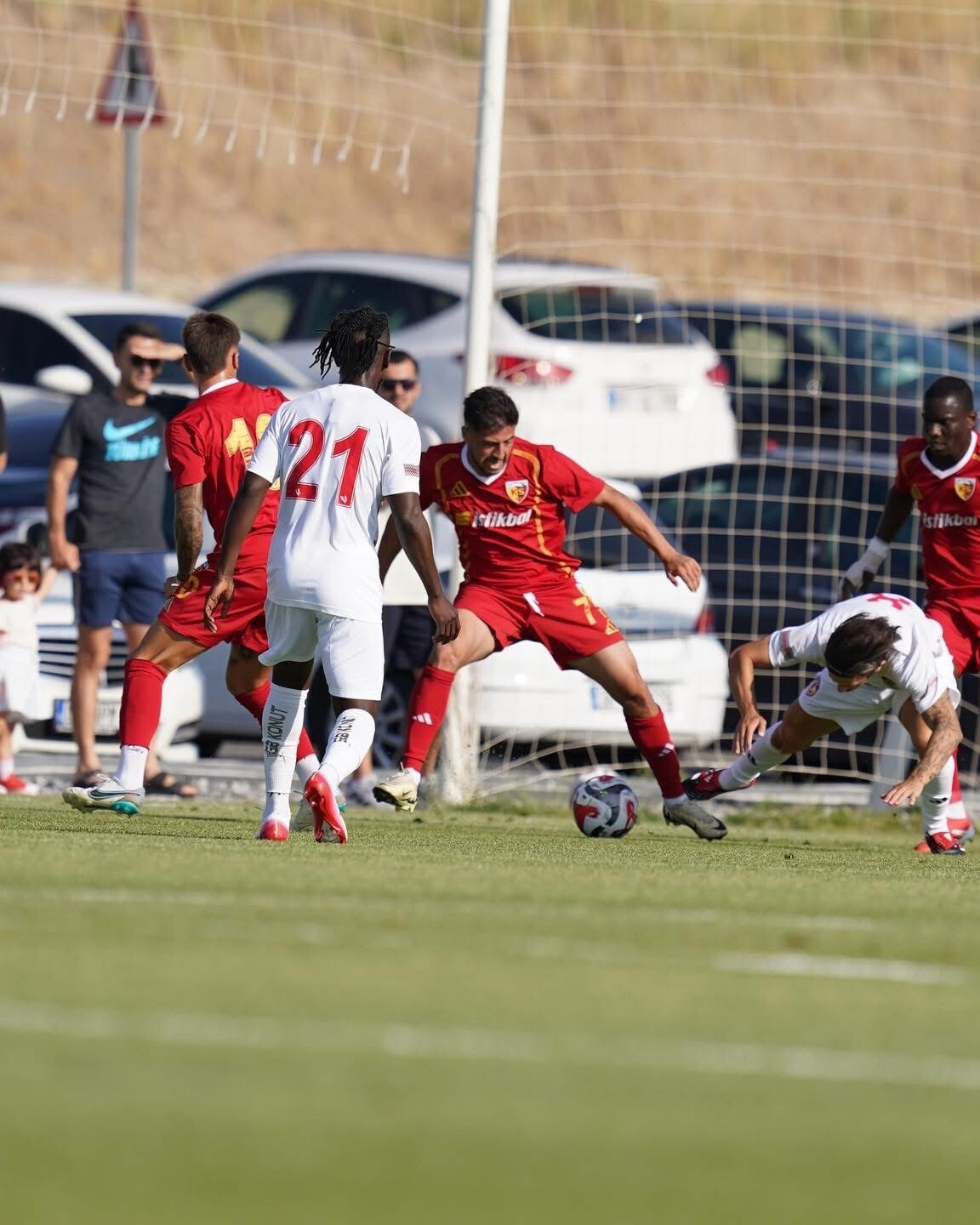 KAYSERİSPOR; SÜPER LİG'DE SAHASINDA KONUK EDECEĞİ GAZİANTEP FK’YI YENEREK 3 PUAN ALMAK...