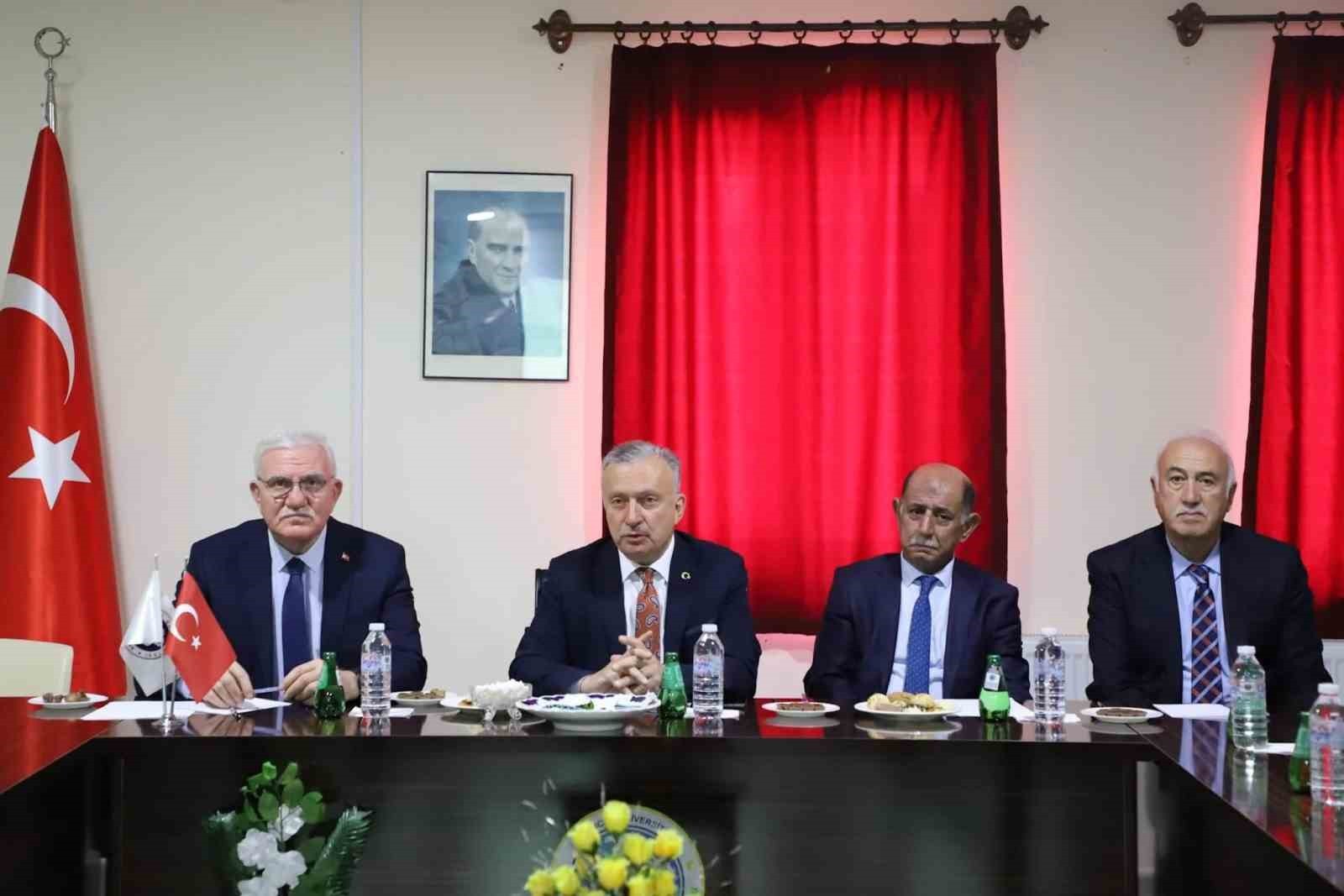 KEMALİYE’DE ÜNİVERSİTE KALİTE SÜREÇLERİ MASAYA YATIRILDI