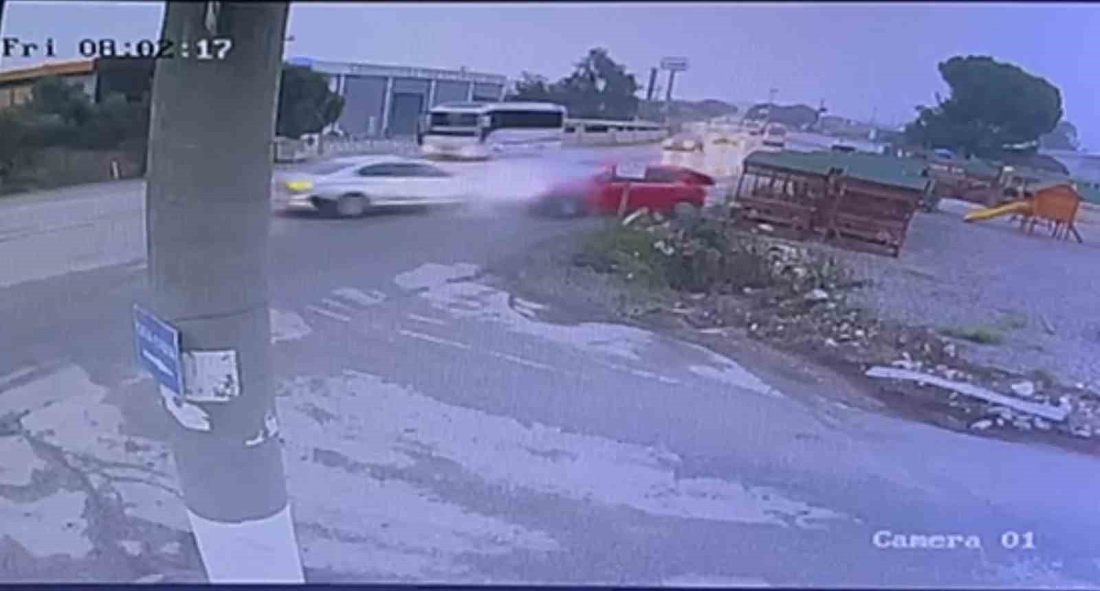 KEMALPAŞA İLÇESİNDE MEYDANA GELEN TRAFİK KAZASINDA 2 KİŞİ HAYATINI KAYBETTİ, 4 KİŞİ YARALANDI....