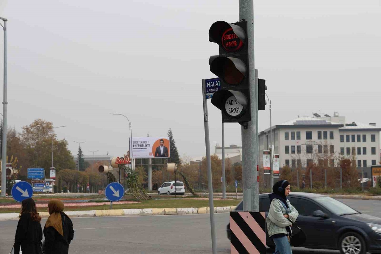 KENT KONSEYİ KADIN MECLİSİ BAŞKANI PROF. DR. CANAN AKSU CANBAY, 25 KASIM KAPSAMINDA TÜRKİYE’DE İLK...