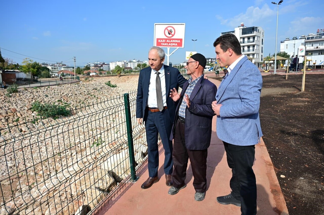 KEPEZ BELEDİYE BAŞKANI MESUT KOCAGÖZ, 5 BİN 661 METREKARELİK YENİ PARK ALANINI İNCELEDİ.