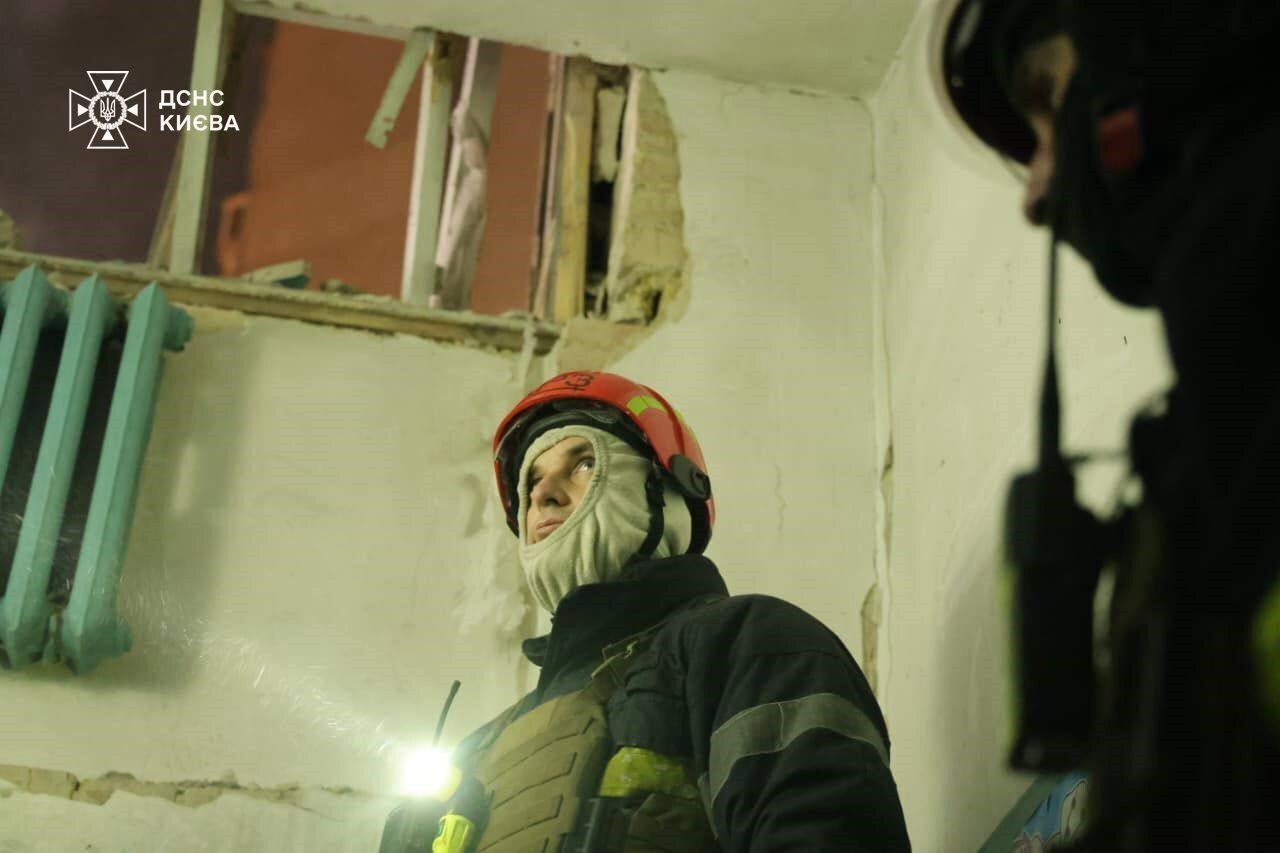 KİEV (İHA) - RUSYA’NIN UKRAYNA’NIN BAŞKENTİ KİEV’E BU GECE BOYUNCA SÜRDÜRDÜĞÜ SALDIRISINDA CAN...