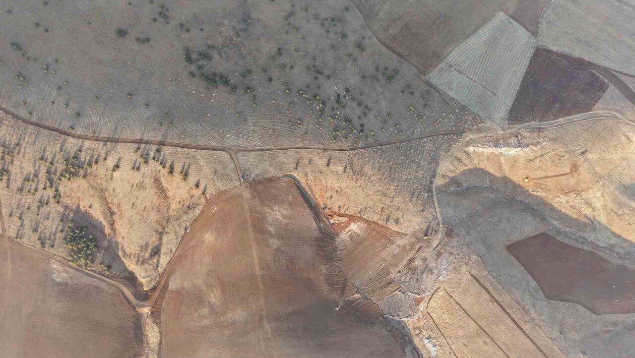 KIRIKKALE'NİN KESKİN İLÇESİNDE GÜNEŞ PANELİ PROJESİ İÇİN YÜZLERCE AĞACIN YOK EDİLDİĞİ İDDİASINA...