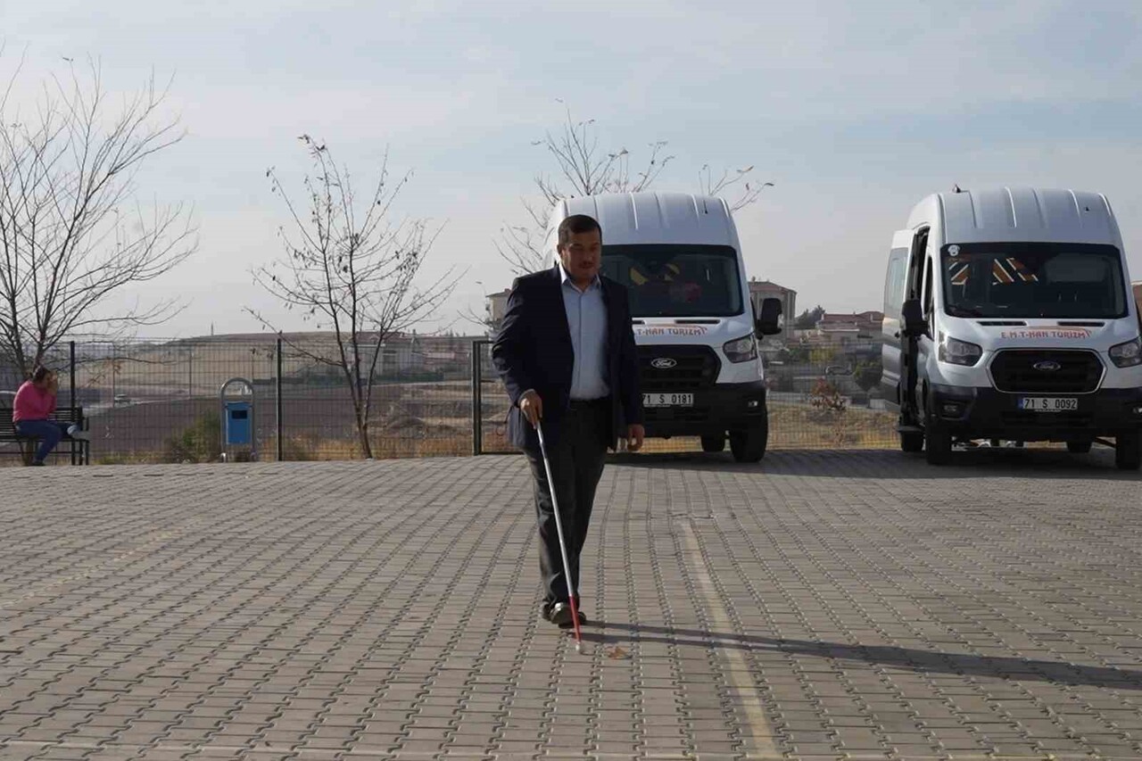 KIRIKKALE’DE ÖZEL EĞİTİM UYGULAMA OKULUNDA REHBER ÖĞRETMENİ OLARAK GÖREV YAPAN GÖRME ENGELLİ...