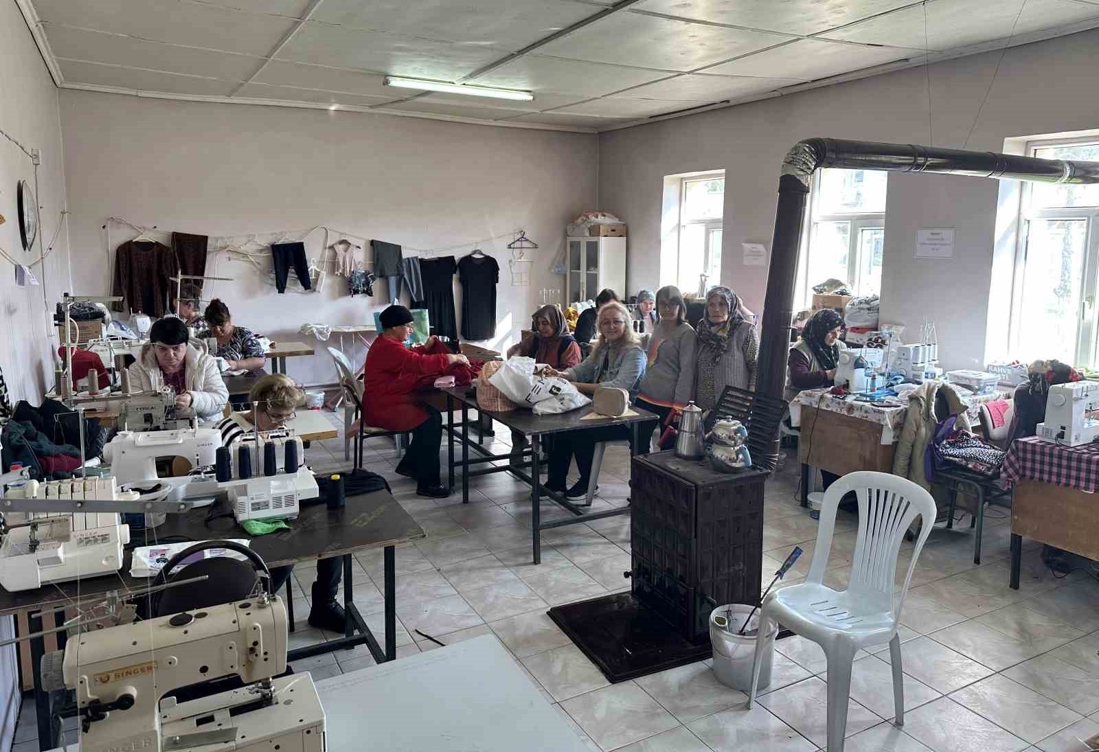 KIRKKEPENEKLİ MAHALLESİ KURS MERKEZİ'NDE VERİLEN DİKİŞ KURSU, ÜÇÜNCÜ YILINDA DA KADINLARA MESLEK...