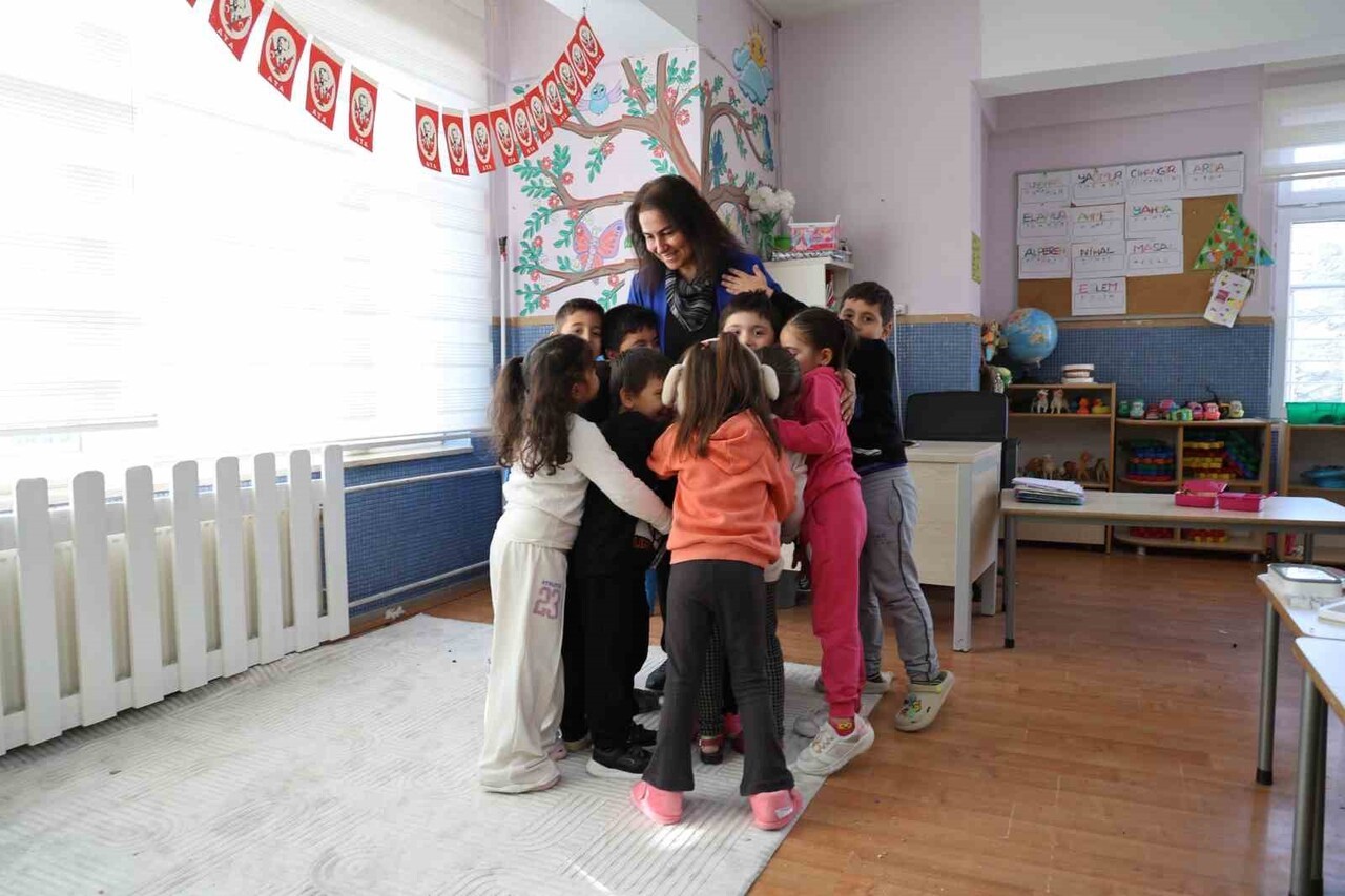 KIRŞEHİR’DE VİLAYETLER BİRLİĞİ ANAOKU MÜDİRESİ GÜLSEN ARICI GÜVENÇ, MESLEKTEKİ 30. YILINI...