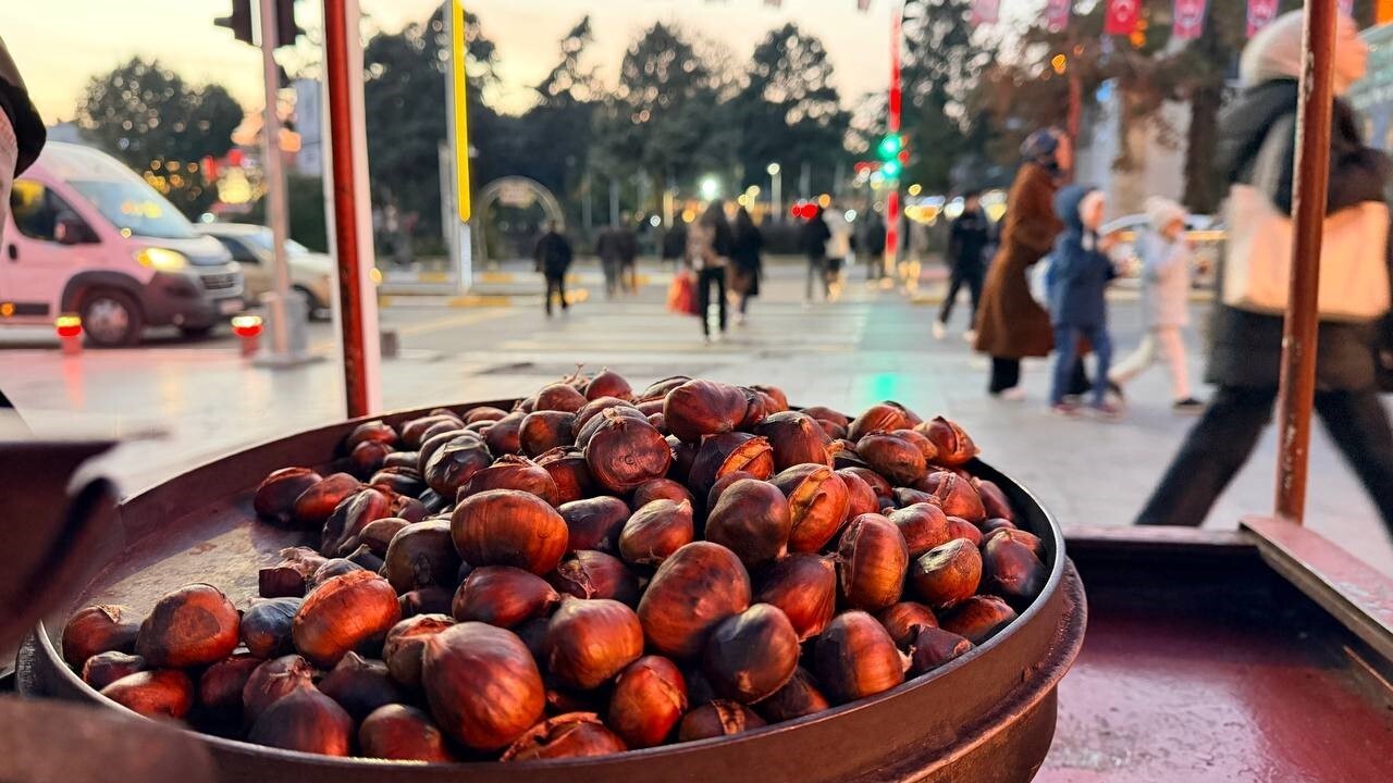 KIŞIN ŞİFA KAYNAĞI KESTANE TEZGÂHLARDA YERİNİ ALDI