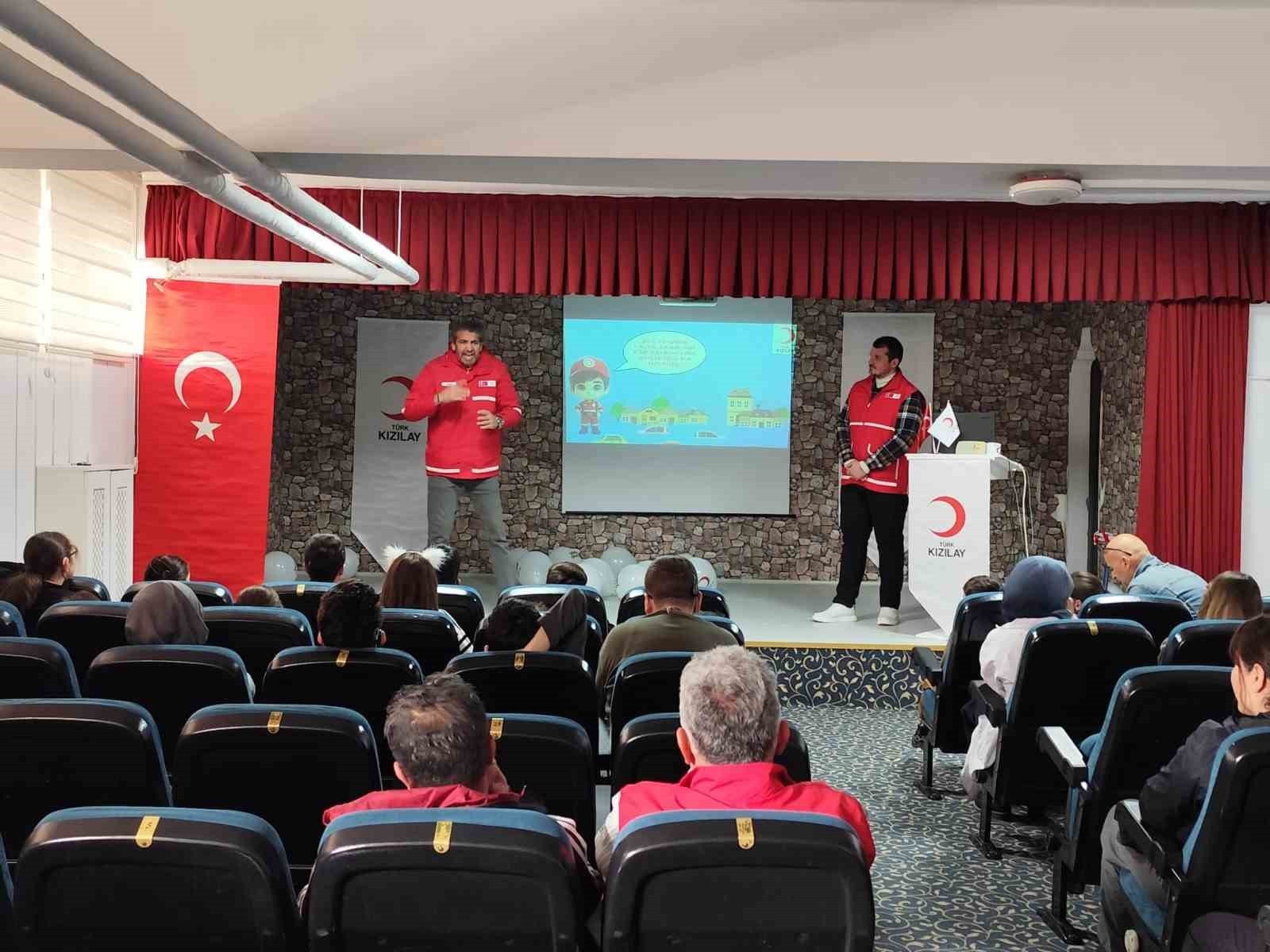 KIZILAY HAFTASI ETKİNLİKLERİ KAPSAMINDA TEPEBAŞI KIZILAY ŞUBESİ, AFET BİLİNCİNİ ARTIRMAK VE...