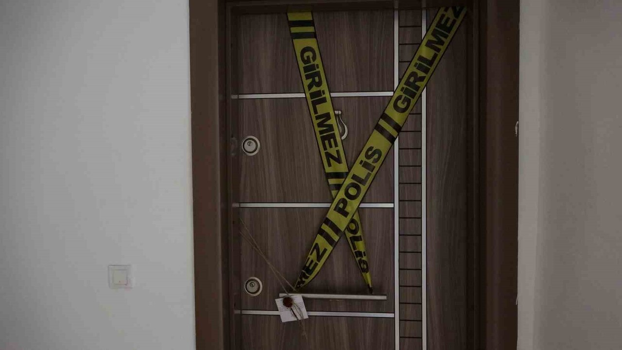 KOCAELİ'DE GÖREVE GELMEYEN MESAİ ARKADAŞININ EVİNE GİDEN POLİS EKİPLERİ, KORKUNÇ MANZARA İLE...