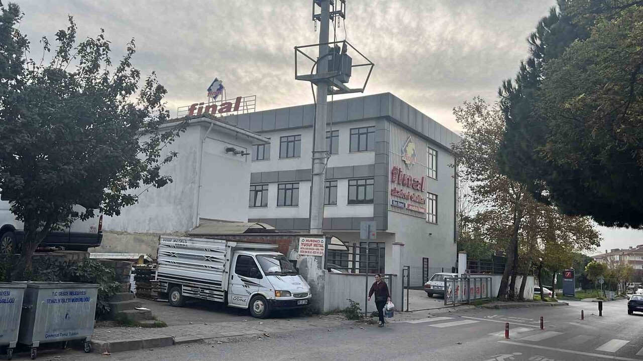 KOCAELİ'DE ÖZEL BİR LİSEDE EĞİTİM GÖREN 14 ÖĞRENCİ, KANTİNDEN ALDIKLARI TAVUK ÜRÜNÜNÜ TÜKETTİKTEN...