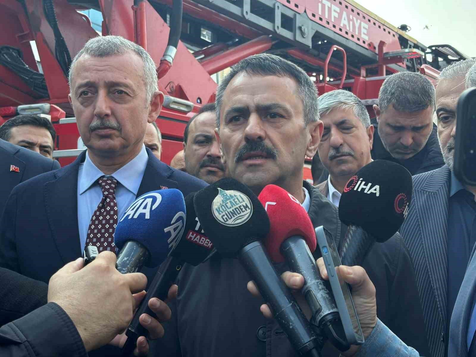 KOCAELİ'NİN DİLOVASI İLÇESİNDE BULUNAN PARFÜM DOLUM TESİSİNDE ÇIKAN YANGINDA 6 KİŞİ HAYATINI...