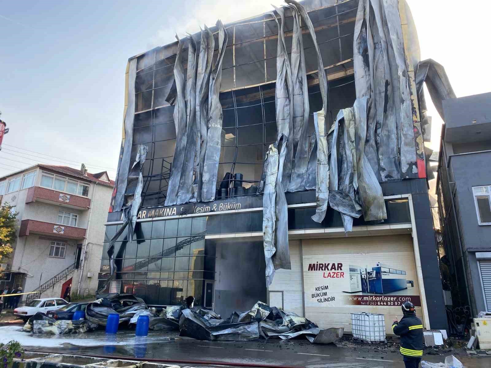 KOCAELİ'NİN DİLOVASI İLÇESİNDE PARFÜM DOLUM TESİSİNDE ÇIKAN YANGINDA HAYATINI KAYBEDENLERDEN 2...