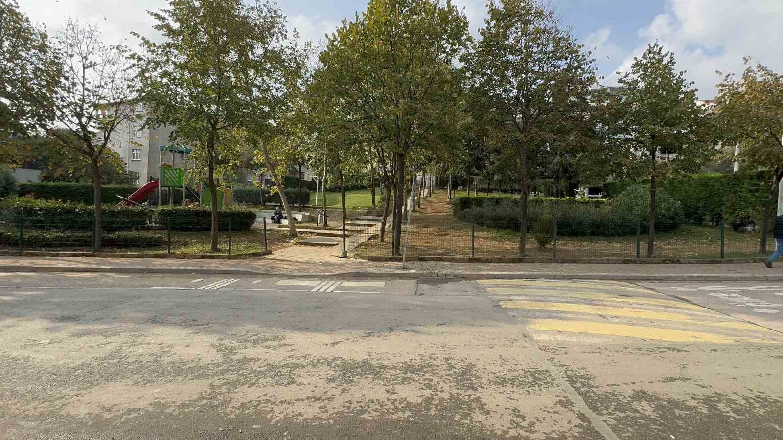 KOCAELİ'NİN GEBZE İLÇESİNDE BELEDİYEYE AİT ÇÖP KAMYONUNUN ÇARPTIĞI BELEDİYE İŞÇİSİ YAŞAMINI...