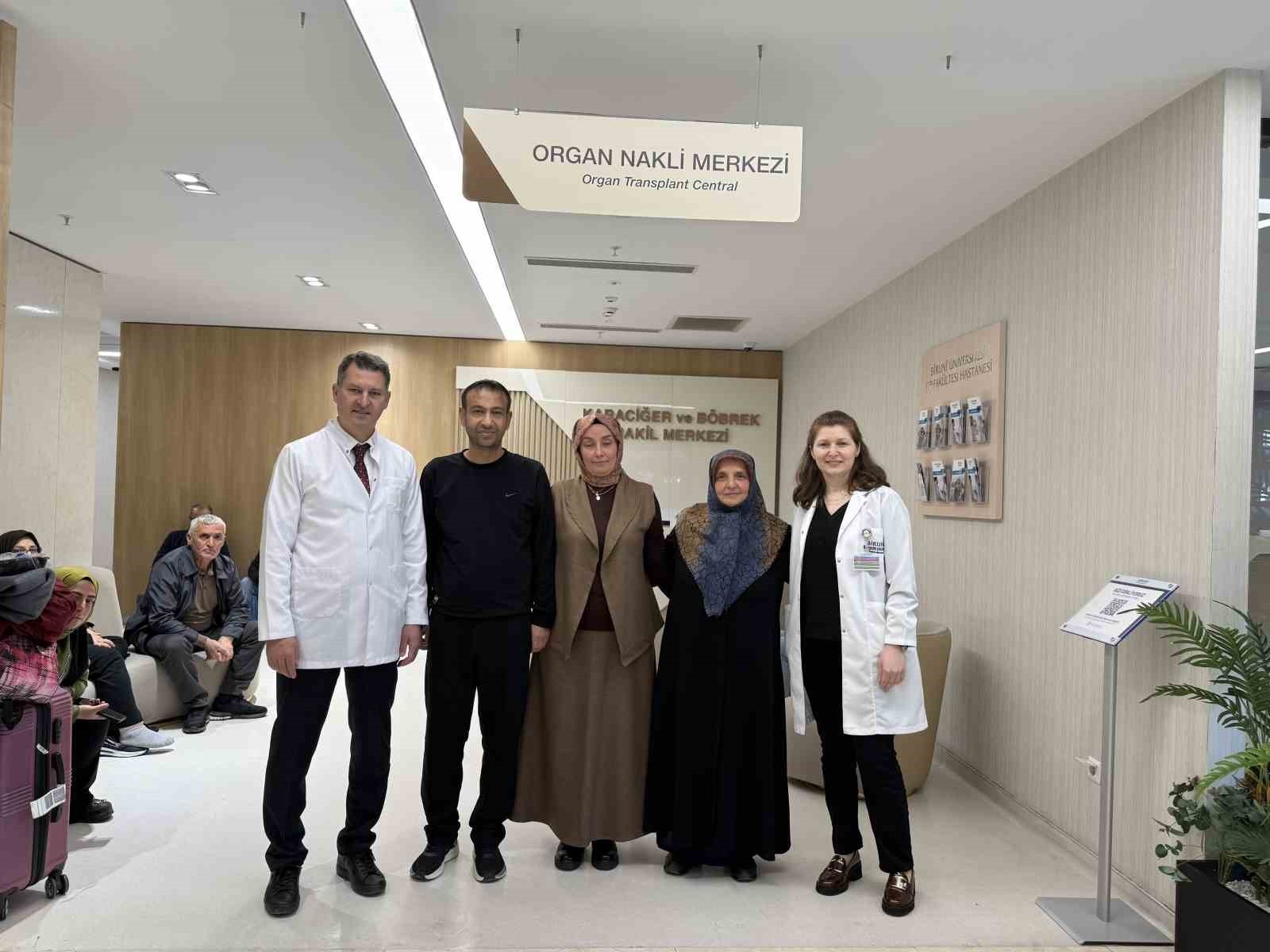 KOCAELİ’NDE YAŞAYAN 60 YAŞINDAKİ HANİFE BAYRAM, BÖBREK YETMEZLİĞİ HASTASI, 20 YILLIK DAMADI 44...