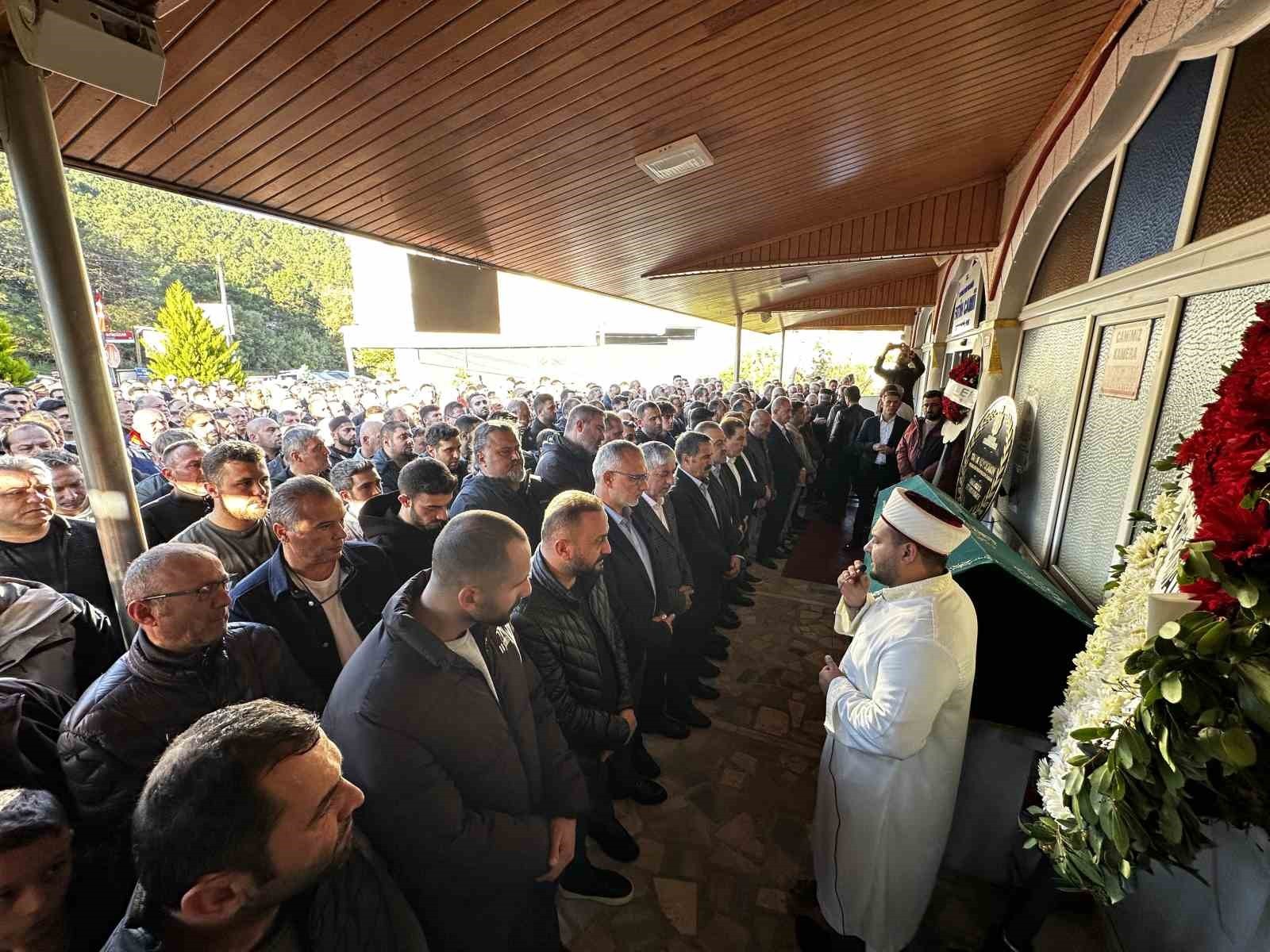 KOCAELİ’NİN DİLOVASI İLÇESİNDE MEYDANA GELEN KOZMETİK FABRİKASINDAKİ YANGINDA AĞIR YARALANAN VE...