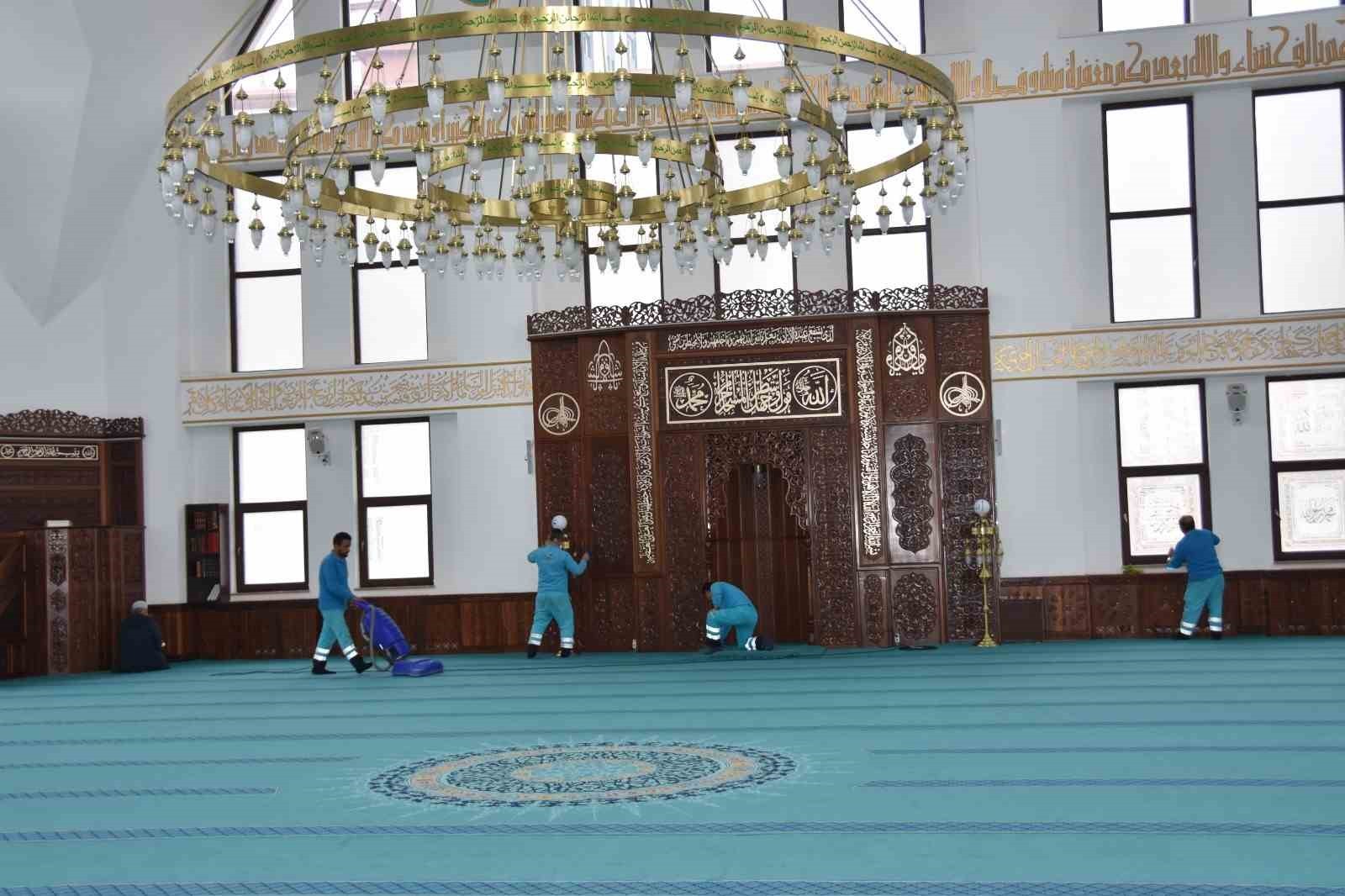 KOCASİNAN BELEDİYESİ; 2014 YILINDA KAYSERİ’DE İLK KEZ KURULAN 'CAMİ TEMİZLEME EKİBİ' İLE İLÇEDEKİ...