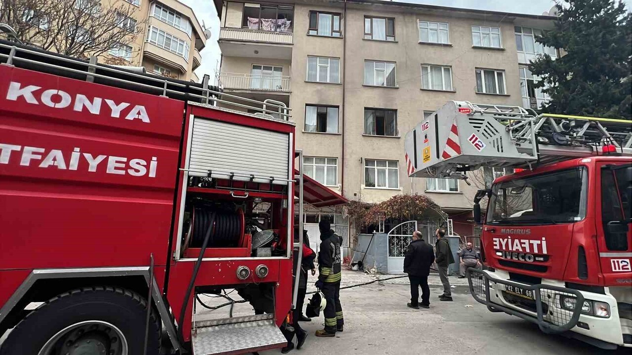 KONYA’DA 5 KATLI BİNANIN 3’ÜNCÜ KATINDA BULUNANA DAİREDE KOMBİ CİHAZININ PATLAMASI SONUCU ÇIKAN...