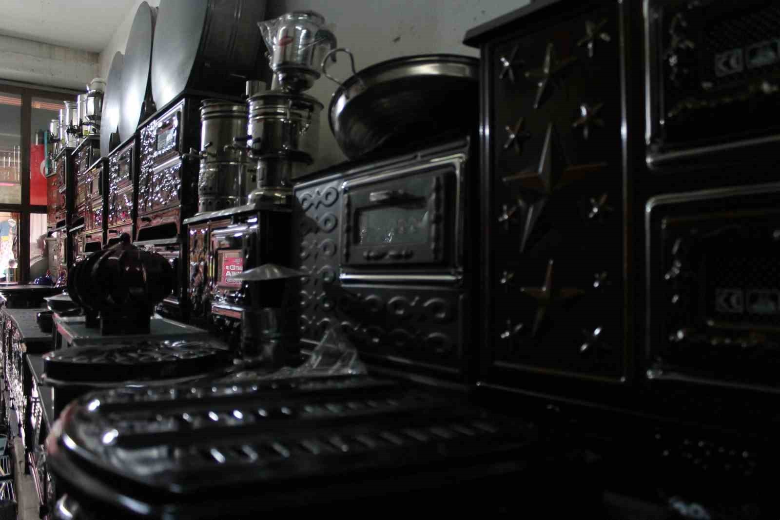 KONYA’DA SOBACILARDA HAVALARIN SOĞUMAMASI SEBEBİYLE BU SENE HAREKETLİLİK AZALIRKEN, ESNAFLAR İSE...