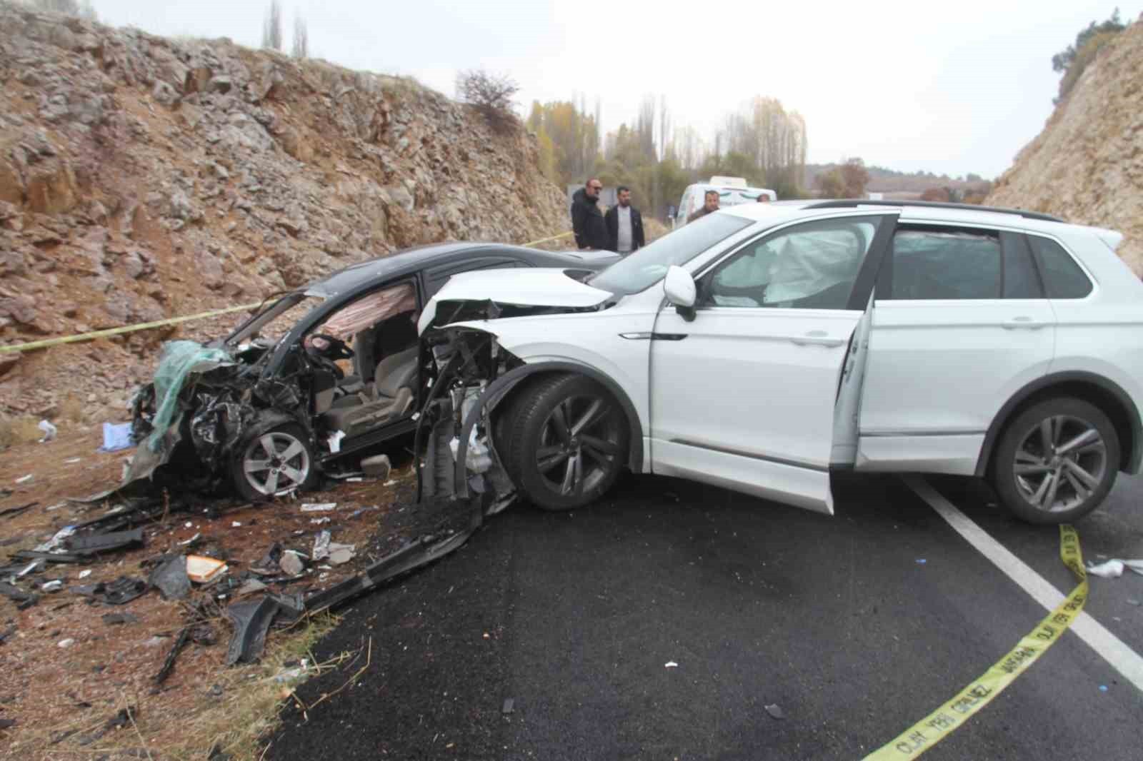 KONYA’NIN BEYŞEHİR İLÇESİNDE İKİ OTOMOBİLİN ÇARPIŞMASI SONUCU MEYDANA GELEN TRAFİK KAZASINDA 1...