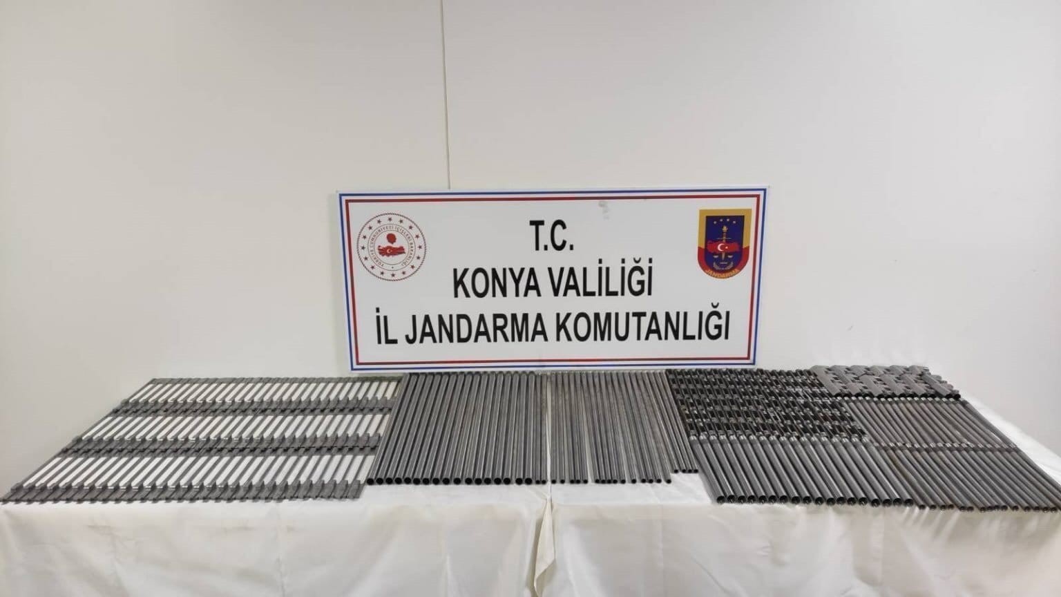 KONYA’NIN BEYŞEHİR İLÇESİNDE JANDARMA EKİPLERİNCE DÜZENLENEN ÇALIŞMA SONRASI ÇOK SAYIDA TÜFEK...