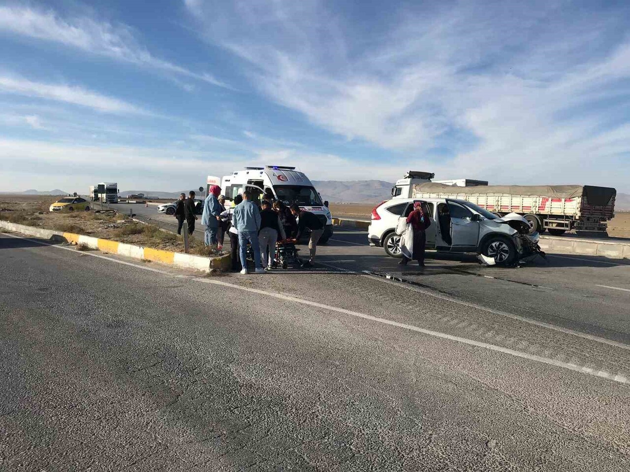 KONYA’NIN EREĞLİ İLÇESİNDE KAMYONET İLE SUV TİPİ ARACIN ÇARPIŞMASI SONUCU MEYDANA GELEN KAZADA 7...