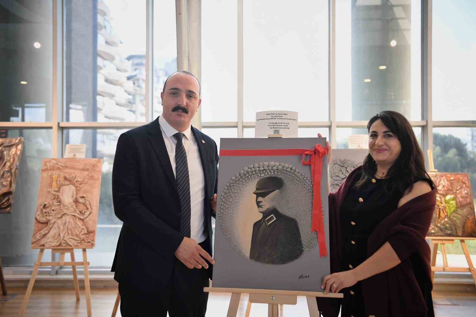 KONYAALTI BELEDİYE BAŞKANI CEM KOTAN,  BELEDİYE FUAYE ALANINDA ‘SONBAHAR VE DOLUNAY DOKULU RÖLYEF...