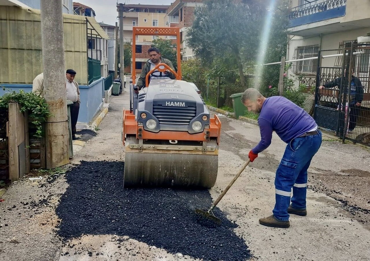 KÖRFEZ BELEDİYESİ FEN İŞLERİ MÜDÜRLÜĞÜ EKİPLERİ, İLÇE GENELİNDE DEFORME OLAN YOLLARDA BAKIM VE...