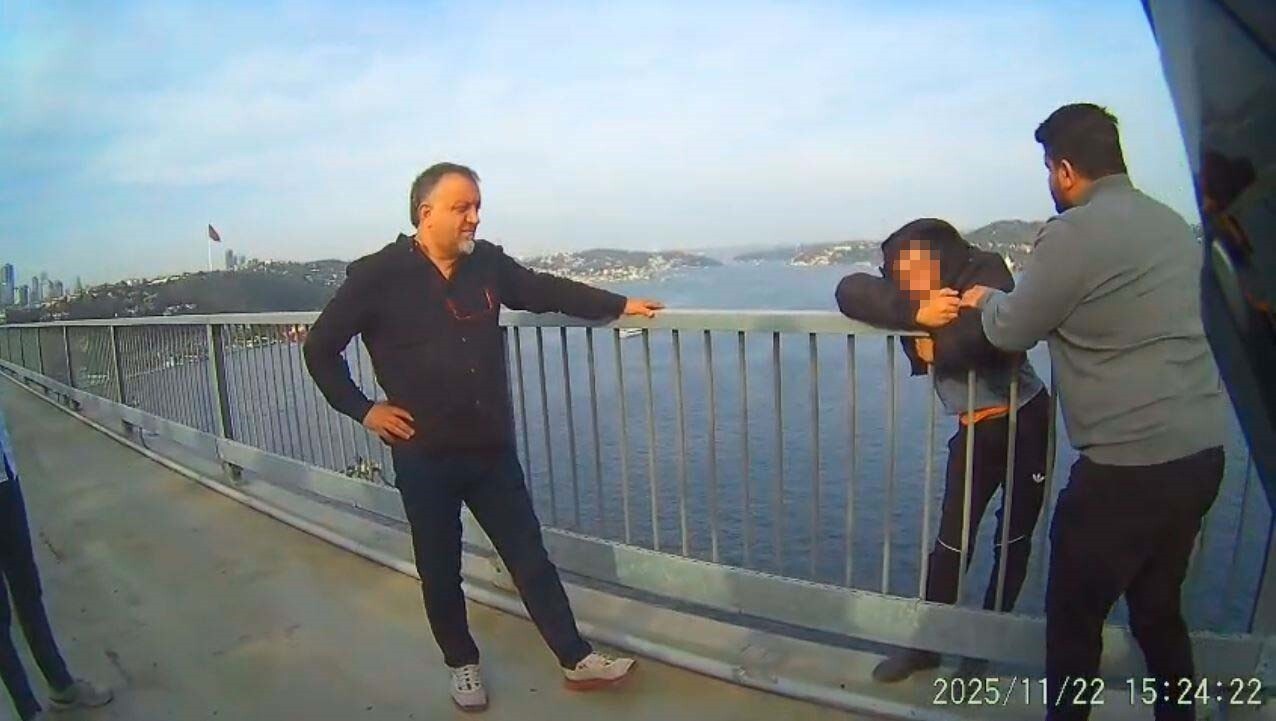 KORKULUKLARA ÇIKAN ŞAHSI POLİS EKİPLERİ VE VATANDAŞLARIN İKNA EDEREK İNTİHARDAN VAZGEÇİRDİĞİ ANLAR...