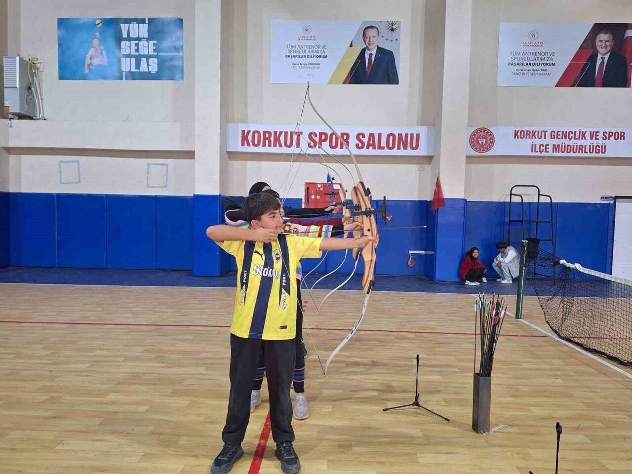 KORKUT GENÇLİK VE SPOR İLÇE MÜDÜRLÜĞÜ BÜNYESİNDE KORKUT SPOR SALONU’NDA DÜZENLENEN OKÇULUK KURSU...