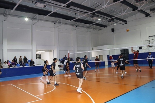 KÖYCEĞİZ’DE ÖĞRETMENLER ARASI VOLEYBOL TURNUVASI DÜZENLENDİ