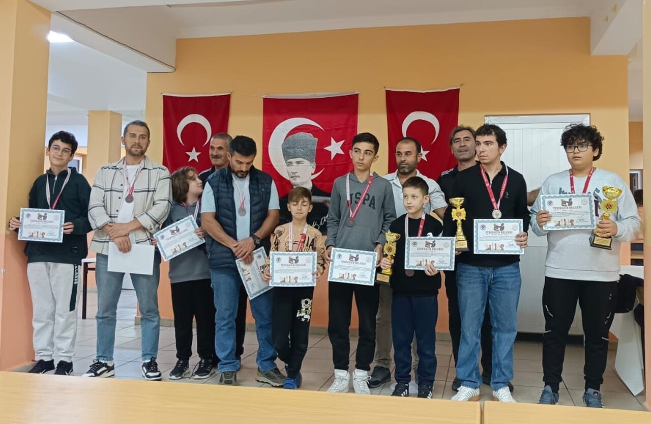 KÖYCEĞİZ’DE ÖĞRETMENLER GÜNÜ SATRANÇ TURNUVASI DÜZENLENDİ