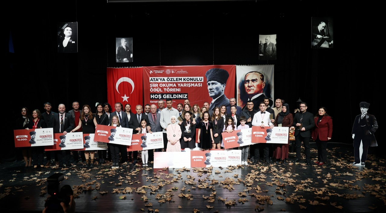 KÜÇÜKÇEKMECE’DE  GAZİ MUSTAFA KEMAL ATATÜRK’ÜN HATIRASINI YAŞATMAK VE ÖĞRENCİ VE ÖĞRETMENLERE ŞİİR...