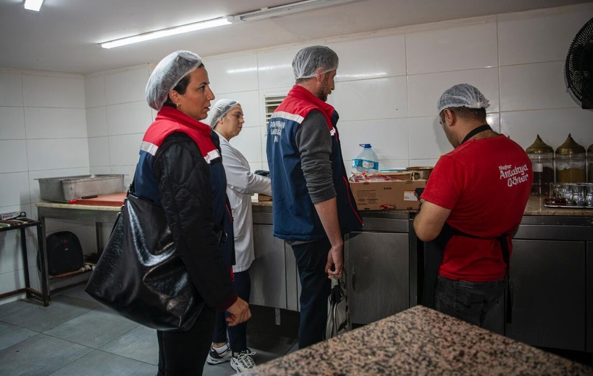KUŞADASI BELEDİYESİ HALK SAĞLIĞIYLA OYNAYANLARI AFFETMİYOR