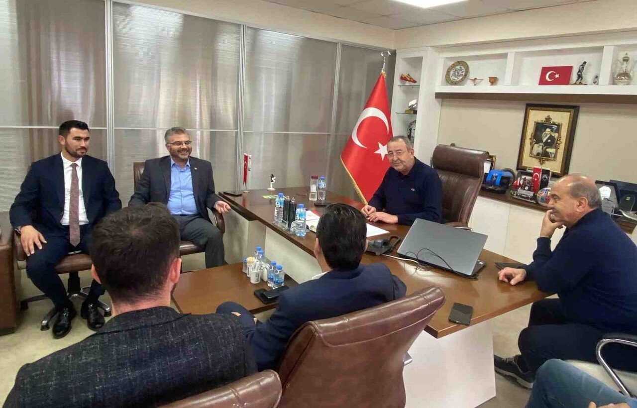 KUŞADASI TİCARET ODASI YÖNETİM KURULU BAŞKANI SERDAR AKDOĞAN VE YÖNETİMİ KENDİLERİNE ZİYARETE...