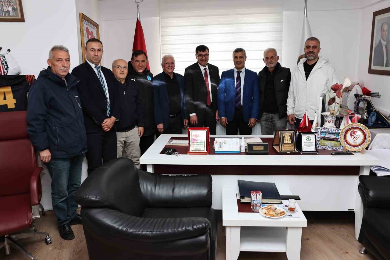 KÜTAHYA'DA ANTRENÖRLERİN ÇALIŞMA KOŞULLARINI GÜÇLENDİRECEK PROJELER ELE ALINDI