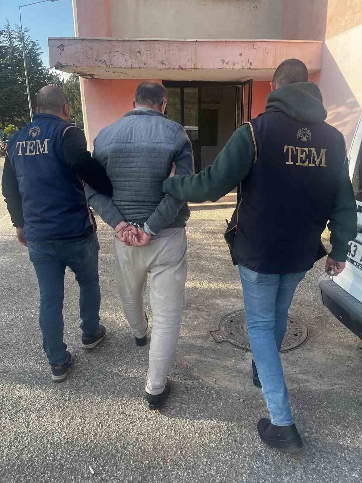 KÜTAHYA'DA FETÖ ŞÜPHELİSİ SAKLANDIĞI EVDE YAKALANDI