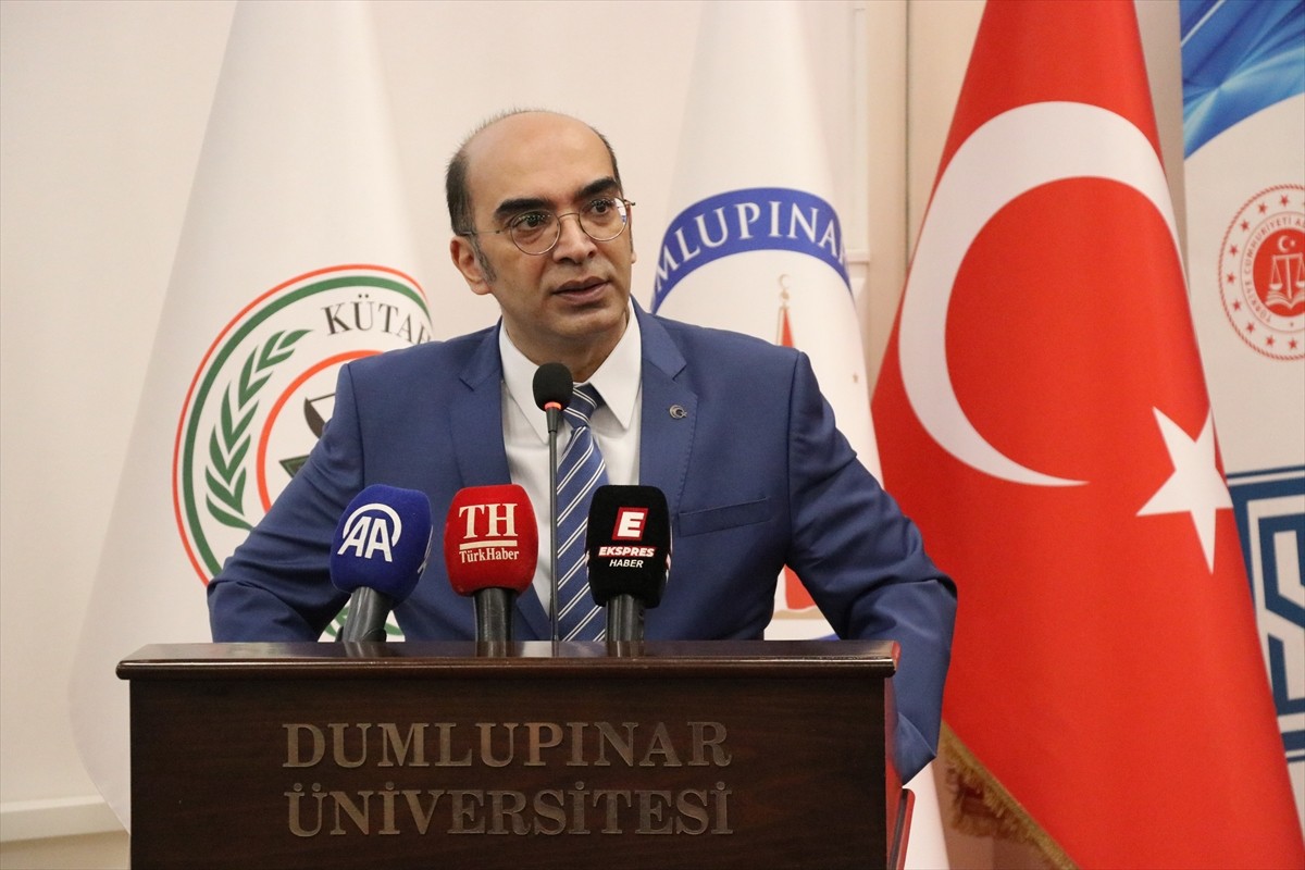 Kütahya Cumhuriyet Başsavcılığı ile Kütahya Dumlupınar Üniversitesi (DPÜ) işbirliğiyle "Topluma...