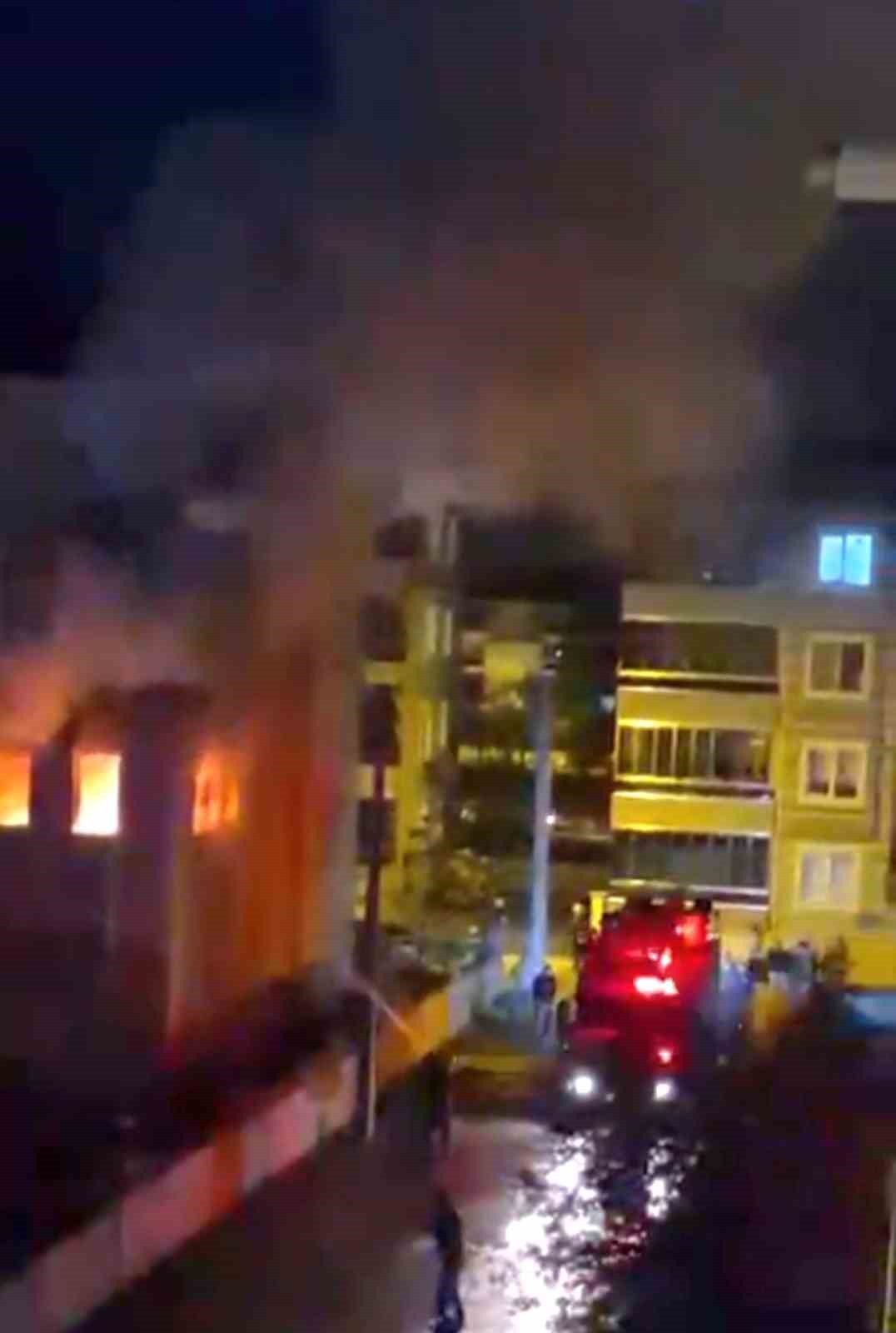 KÜTAHYA’DA APARTMAN DAİRESİNDE YANGIN: 5 KİŞİ KURTARILDI