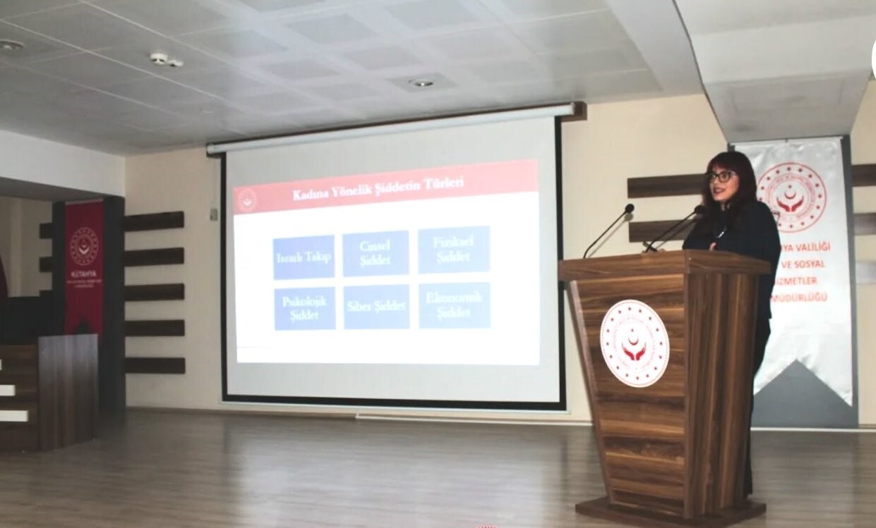 KÜTAHYA’DA KAMU PERSONELİNE KADINA YÖNELİK ŞİDDETLE MÜCADELE SEMİNERİ