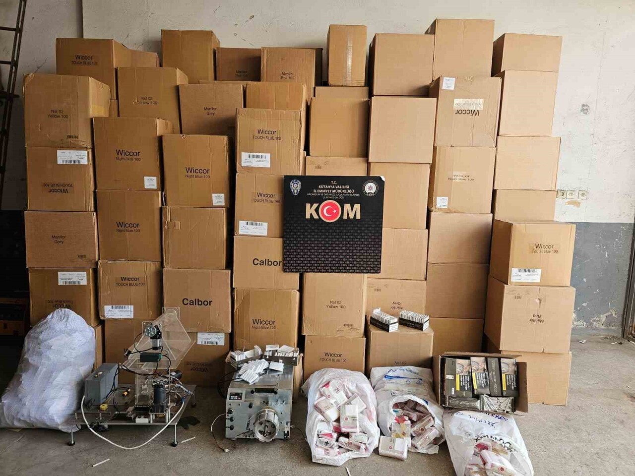 KÜTAHYA’DA MAKARON KAÇAKÇILIĞINA OPERASYON, 688 BİN MAKARON ELE GEÇİRİLDİ