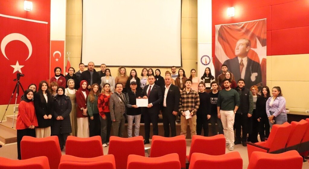 KÜTAHYA DPÜ'DE PERSONEL VE ÖĞRENCİLERE FOTOĞRAFÇILIK EĞİTİMİ