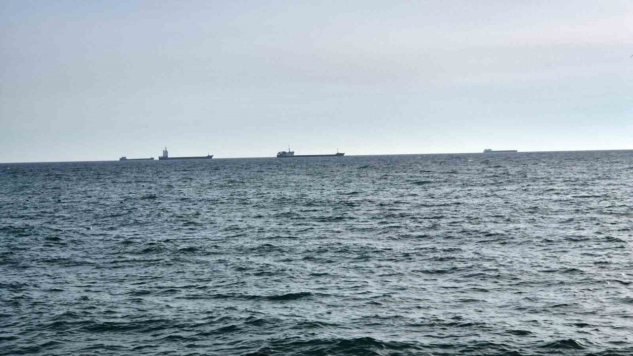 LODOS FIRTINASI NEDENİYLE TEKİRDAĞ'DA BİRÇOK TEKNELE SÜLEYMANPAŞA SAHİLİNDEKİ LİMANA...