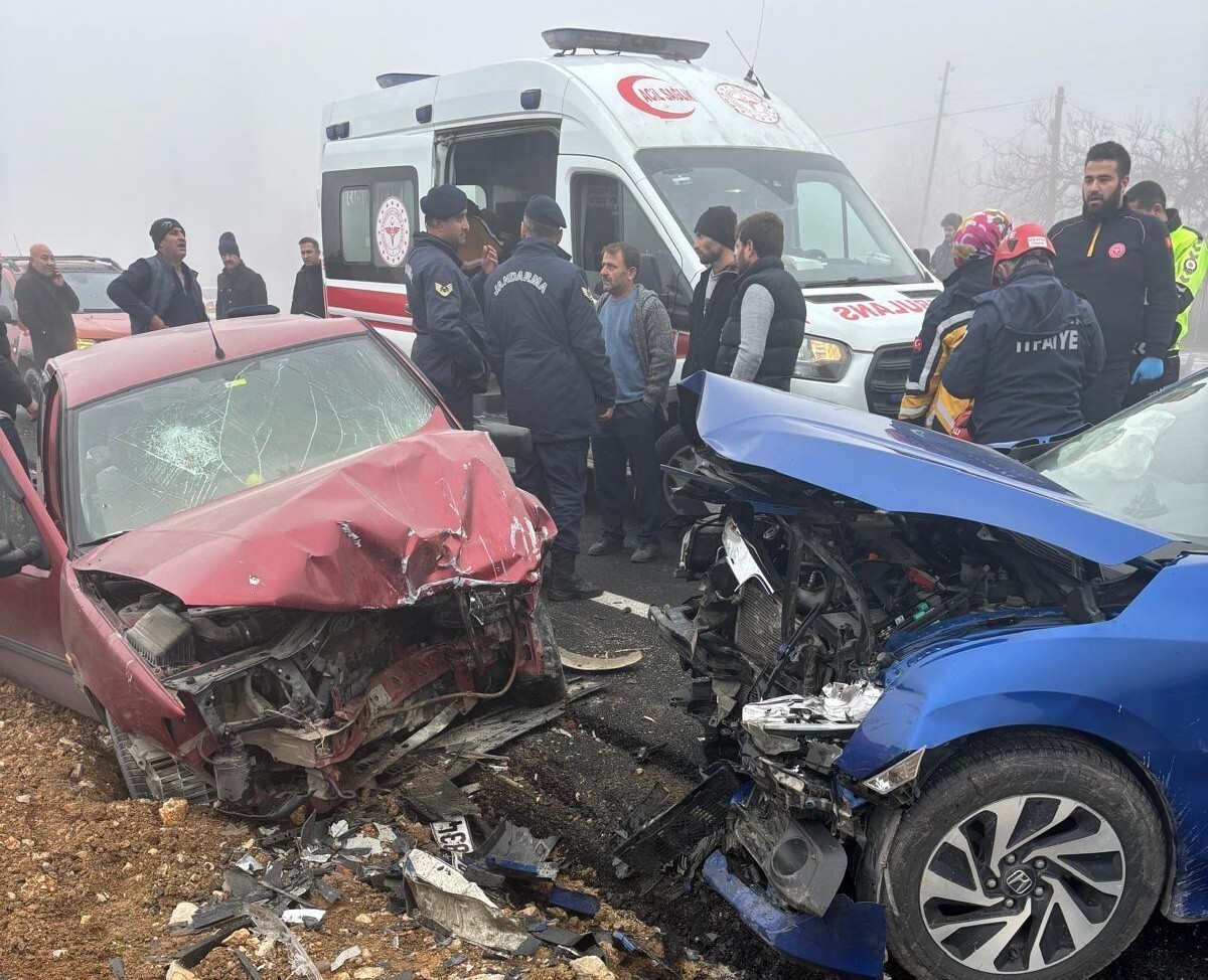 MALATYA'DA İKİ OTOMOBİL ÇARPIŞTI: 5 YARALI