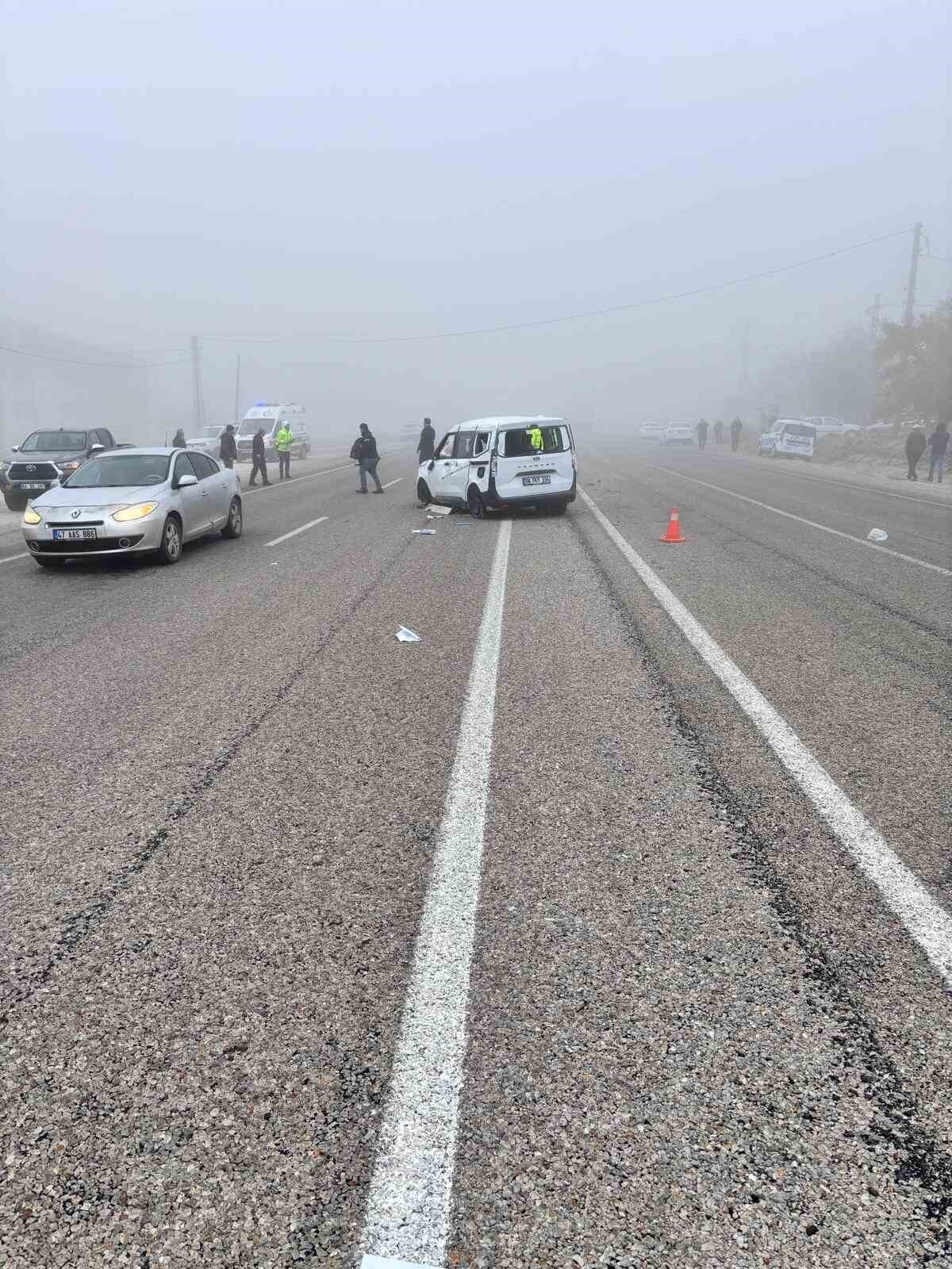 MALATYA'DA OTOMOBİL İLE ÇARPIŞAN HAFİF TİCARİ ARACIN SÜRÜCÜSÜ YARALANDI.