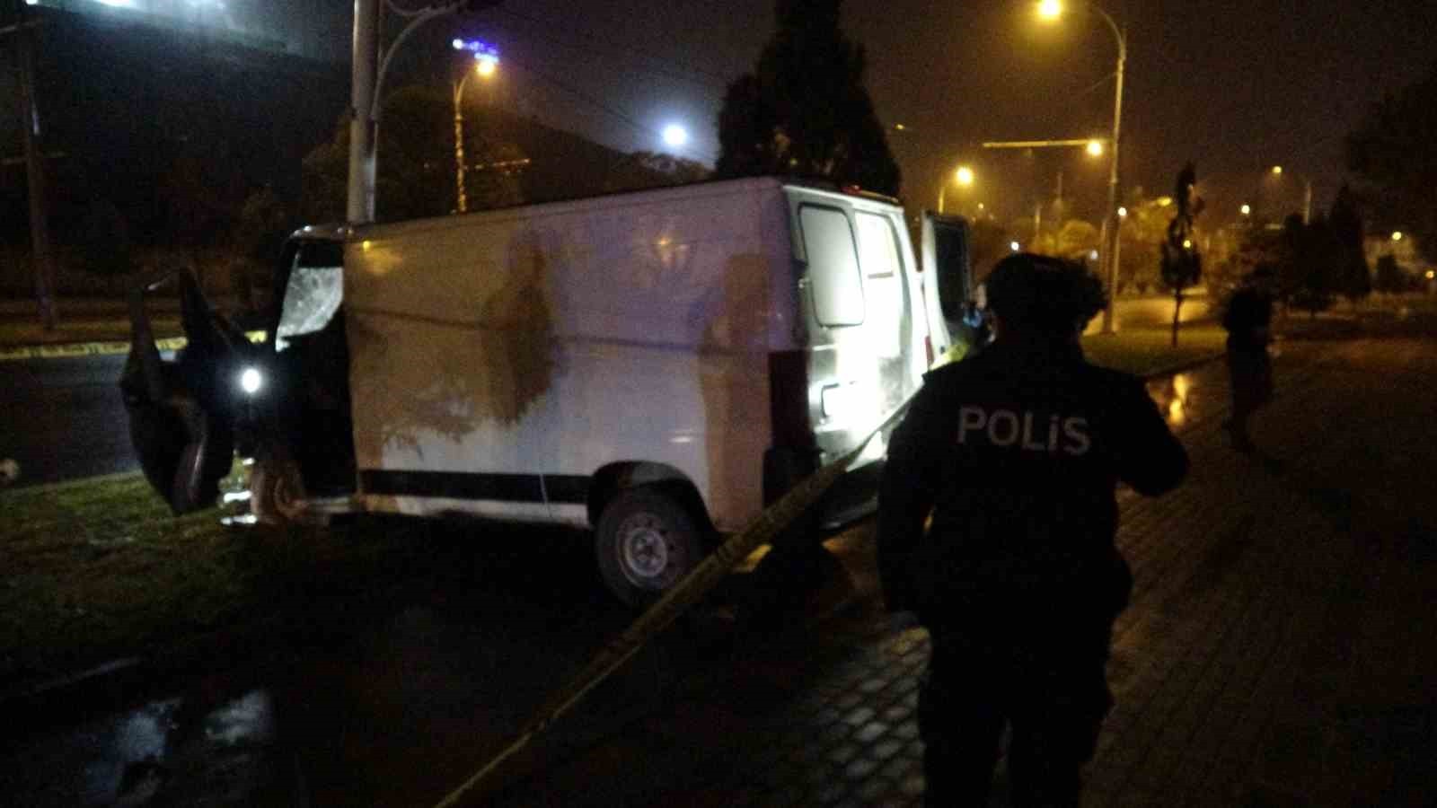 MALATYA’DA AYDINLATMA DİREĞİNE ÇARPAN MİNİBÜS SÜRÜCÜSÜ HAYATINI KAYBETTİ